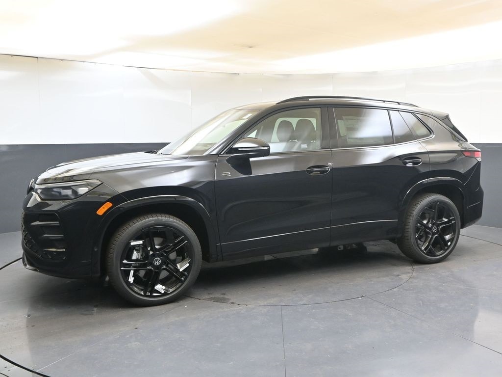 New 2026 Volkswagen Tiguan 2.0T SE R-Line Black SUV