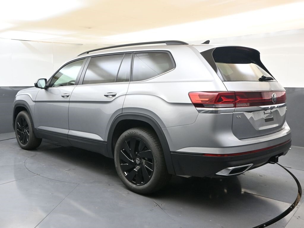2026 Volkswagen Atlas SE Technology photo 2