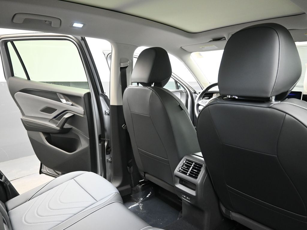 2026 Volkswagen Tiguan SE - Photo 15