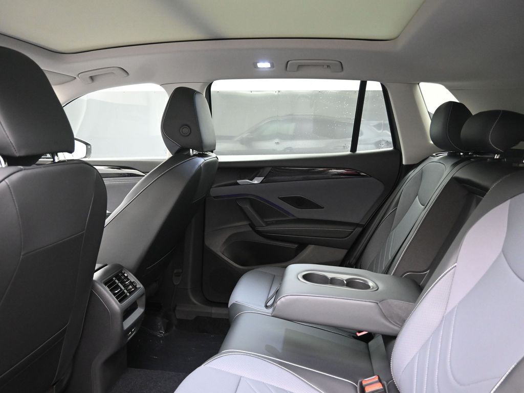 2026 Volkswagen Tiguan SE - Photo 18