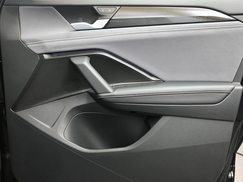 2026 Volkswagen Tiguan SE R-LINE BLACK - Photo 11