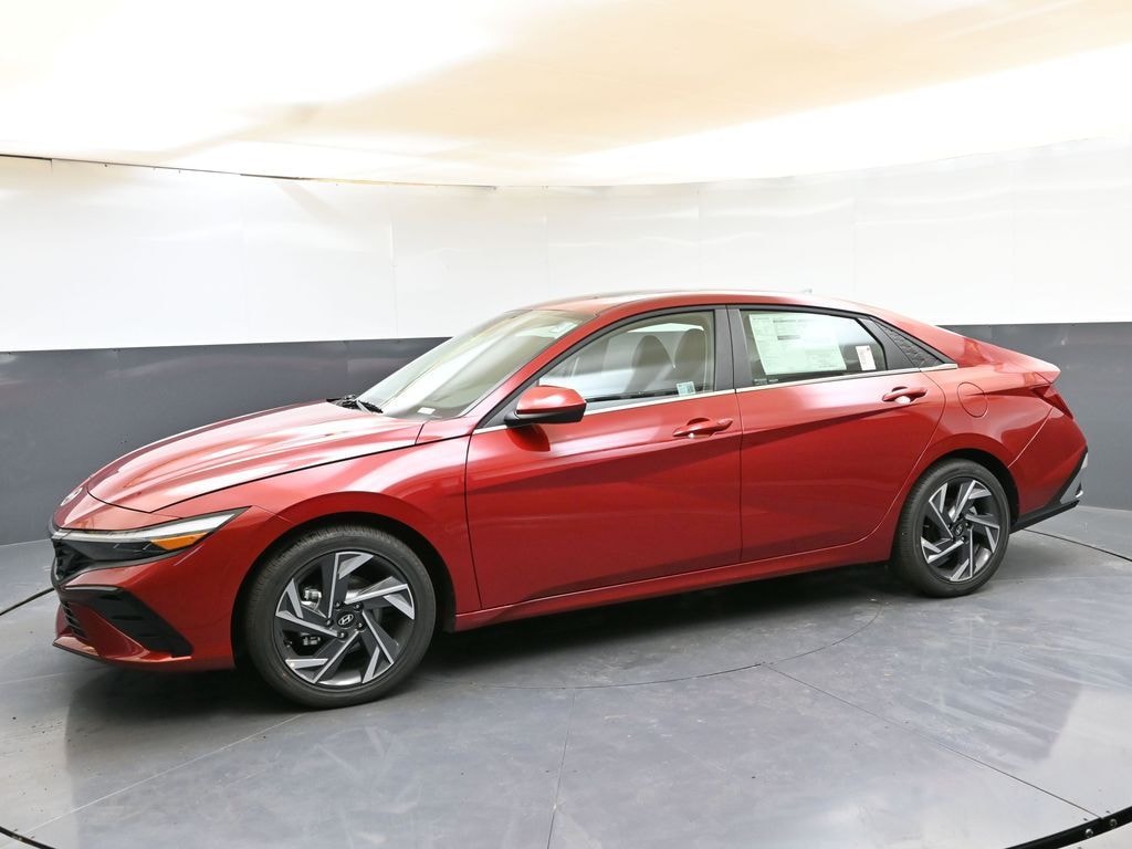 Used 2025 Hyundai Elantra SEL Convenience Sedan