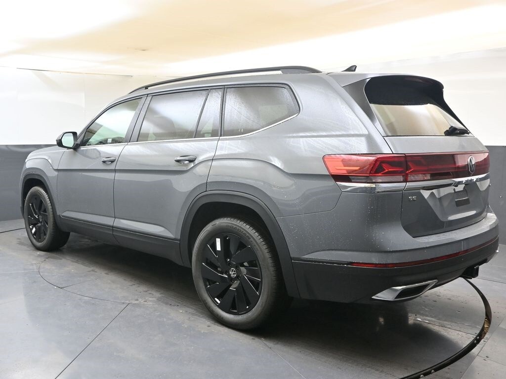 2026 Volkswagen Atlas SE Technology photo 2