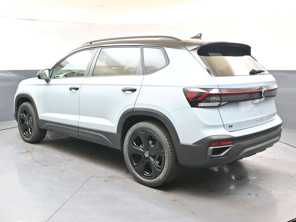 New 2026 Volkswagen Taos 1.5T SE Black SUV