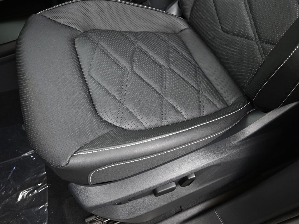 2026 Volkswagen Atlas SE w/Tech - Photo 24
