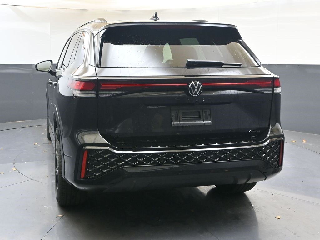 2026 Volkswagen Tiguan SE R-Line Black photo 3