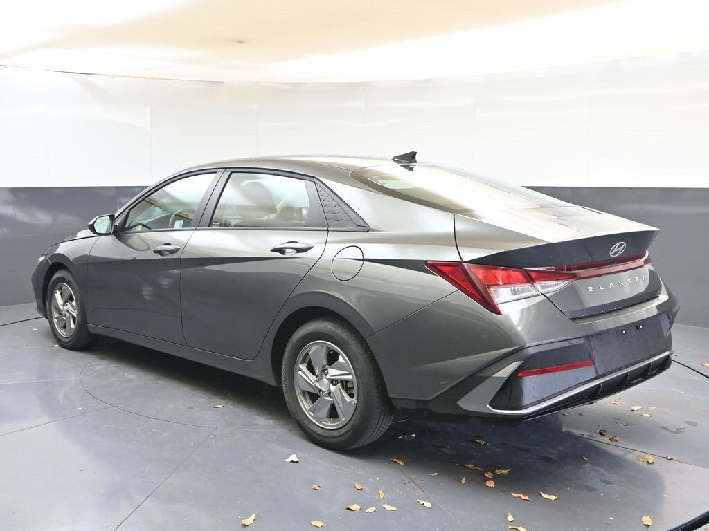 Used 2025 Hyundai Elantra SE Sedan