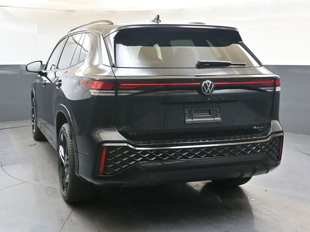 2026 Volkswagen Tiguan SE R-Line Black photo 3