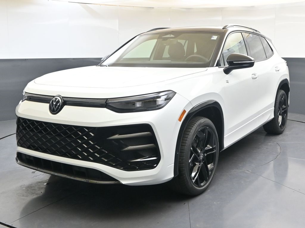 2026 Volkswagen Tiguan SE R-LINE BLACK's photo