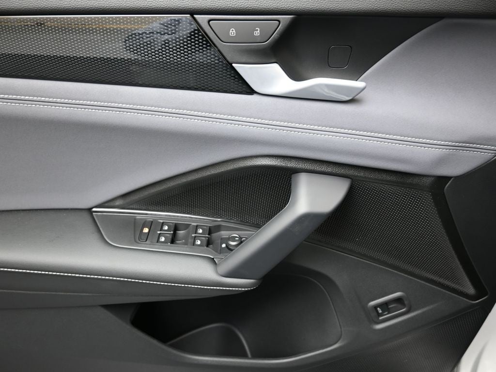 2026 Volkswagen Tiguan SE R-LINE BLACK - Photo 21