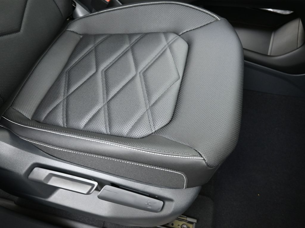 2026 Volkswagen Atlas SE w/Tech - Photo 12