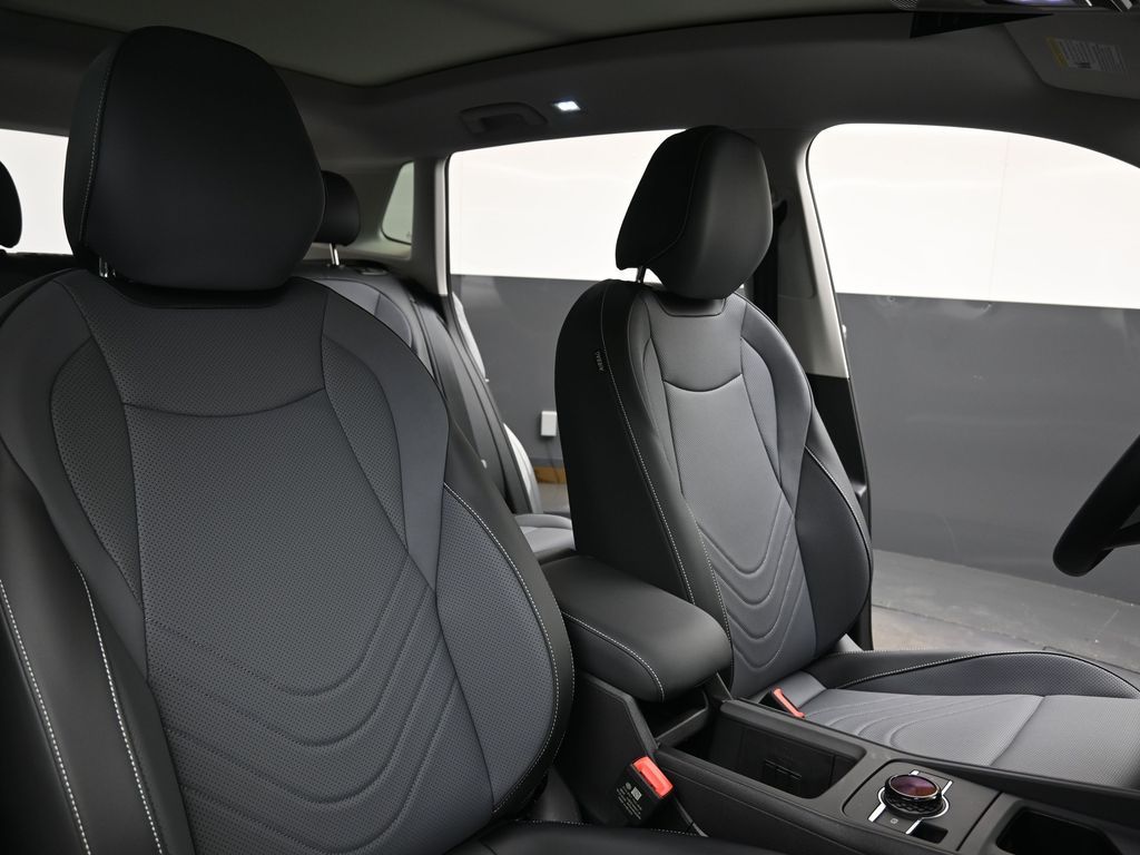 2026 Volkswagen Tiguan SE - Photo 13