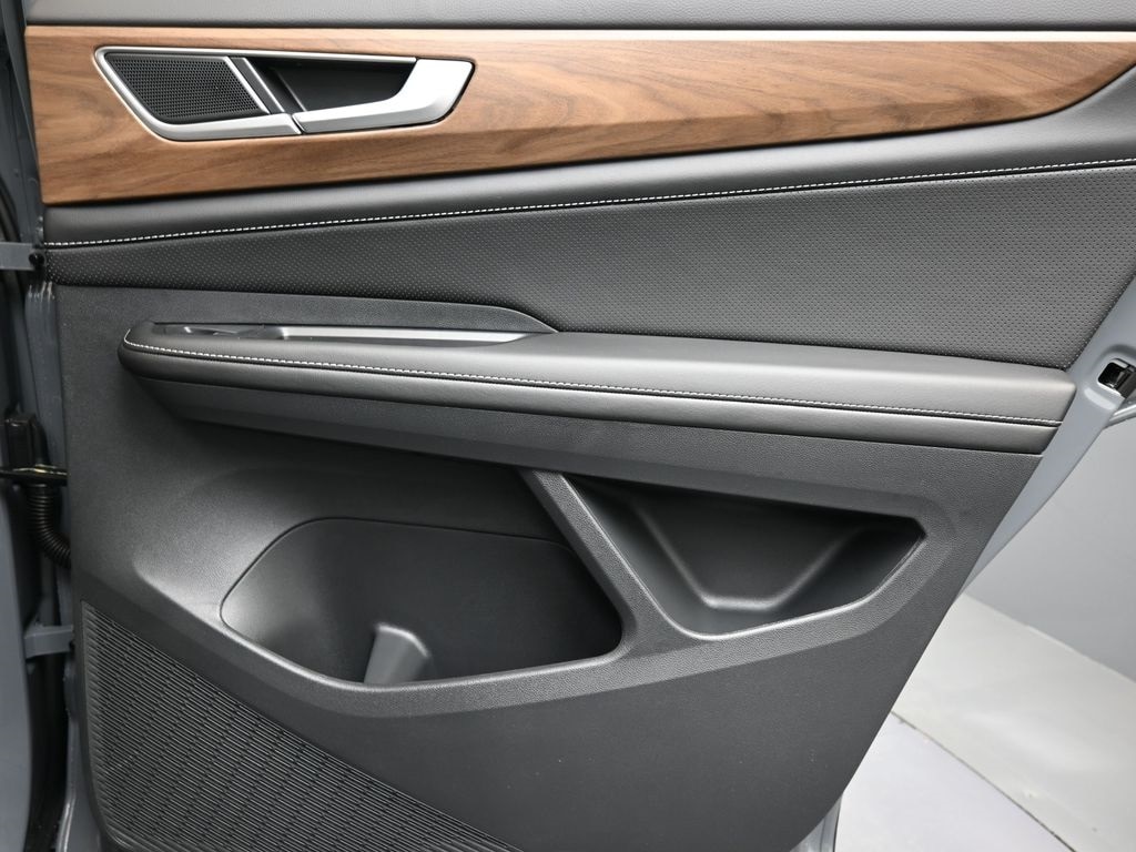 2026 Volkswagen Atlas SE w/Tech - Photo 13