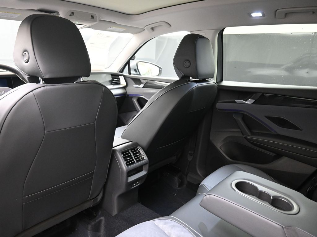 2026 Volkswagen Tiguan SE - Photo 19