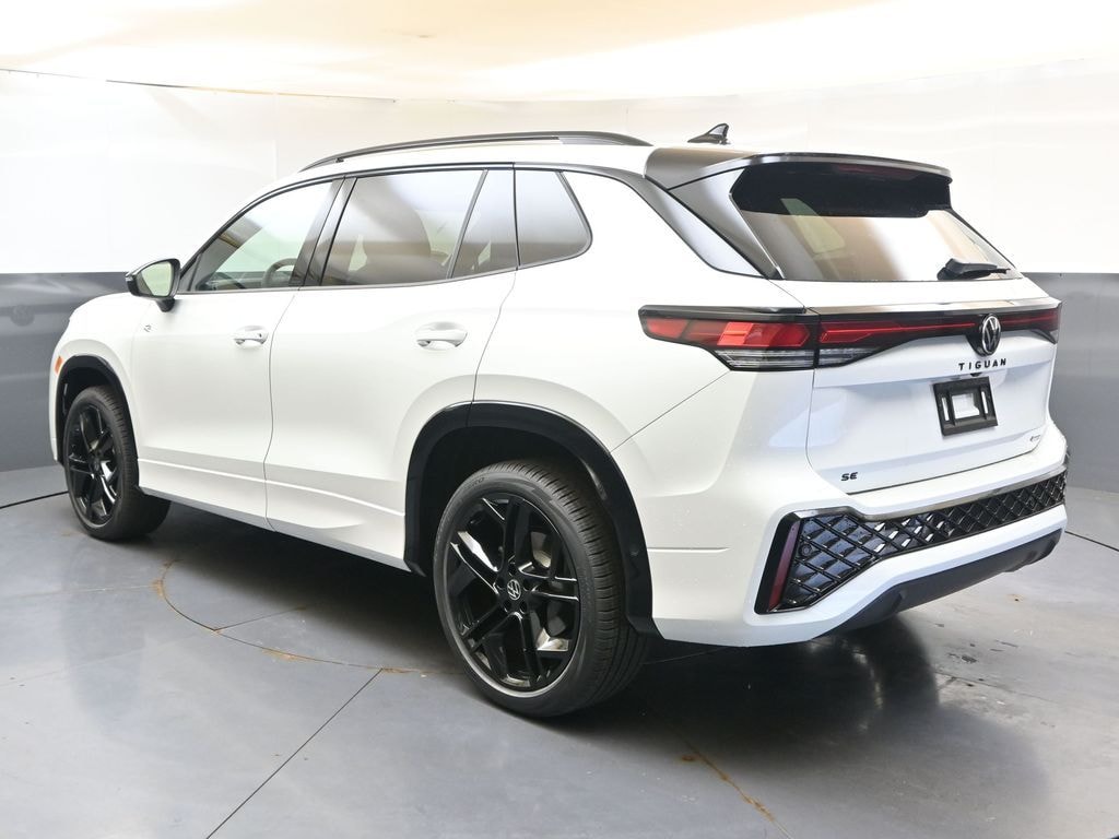 New 2026 Volkswagen Tiguan 2.0T SE R-Line Black SUV