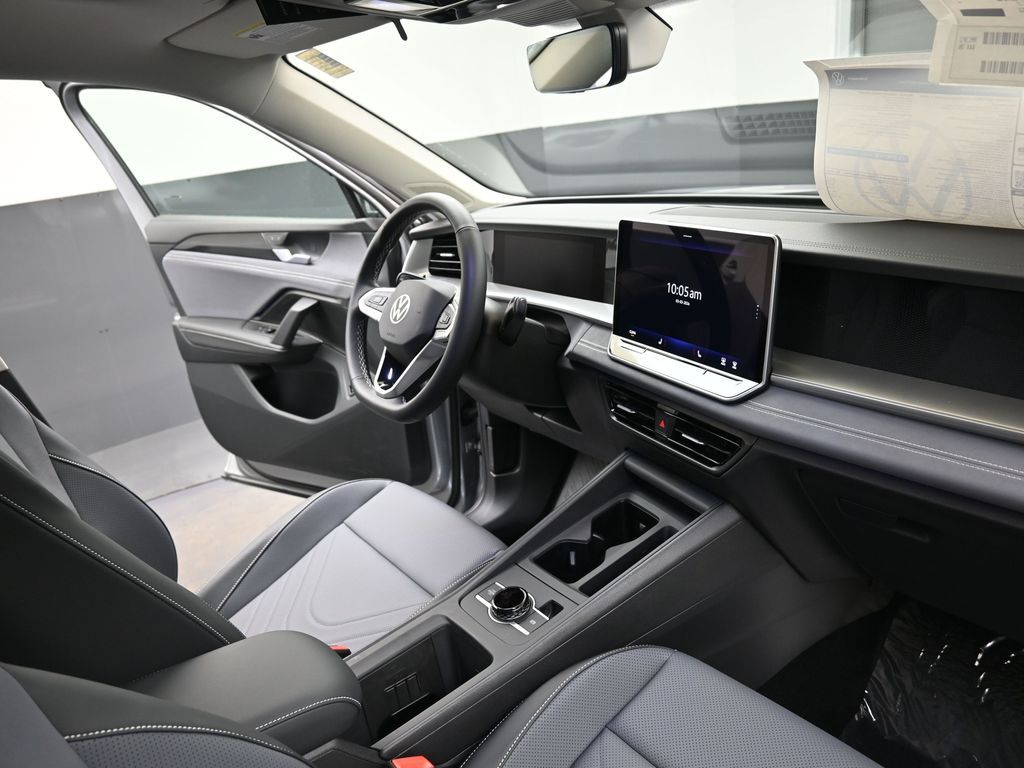 2026 Volkswagen Tiguan SE - Photo 12