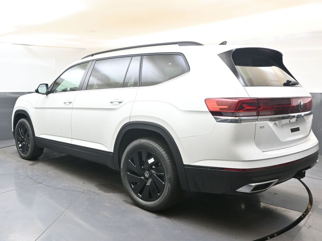 2026 Volkswagen Atlas SE Technology photo 2