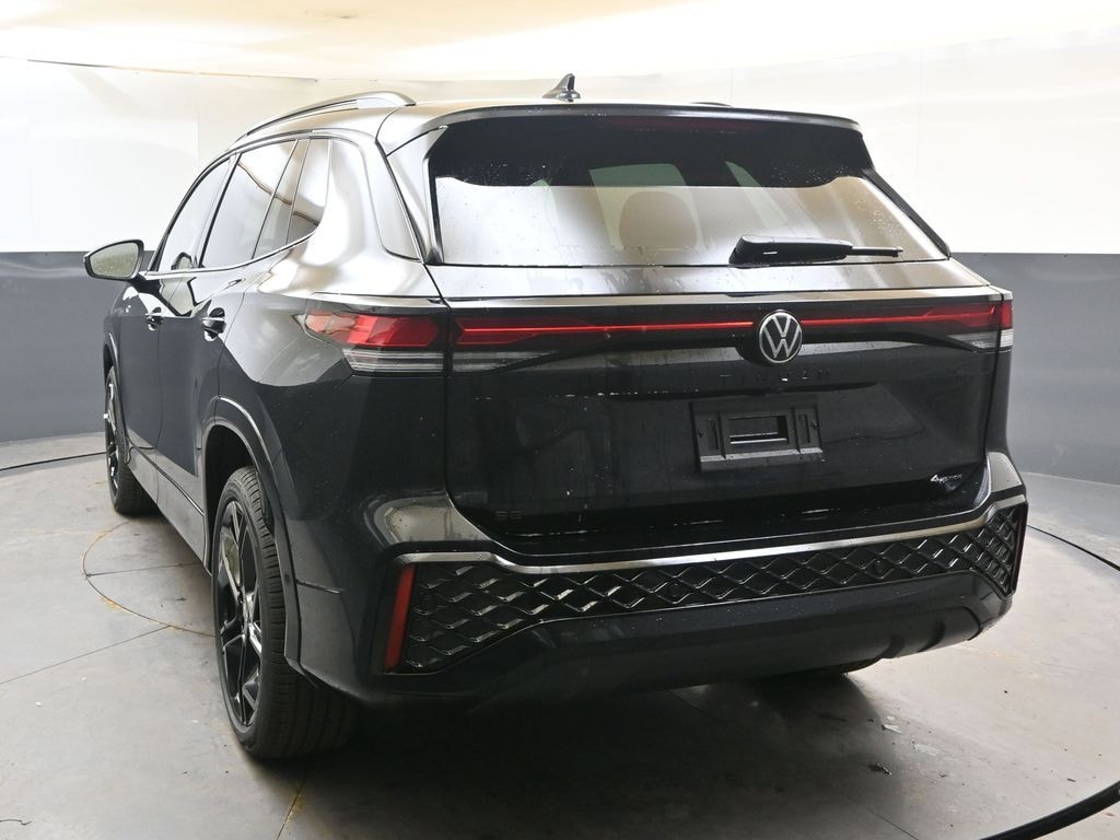New 2026 Volkswagen Tiguan 2.0T SE R-Line Black SUV