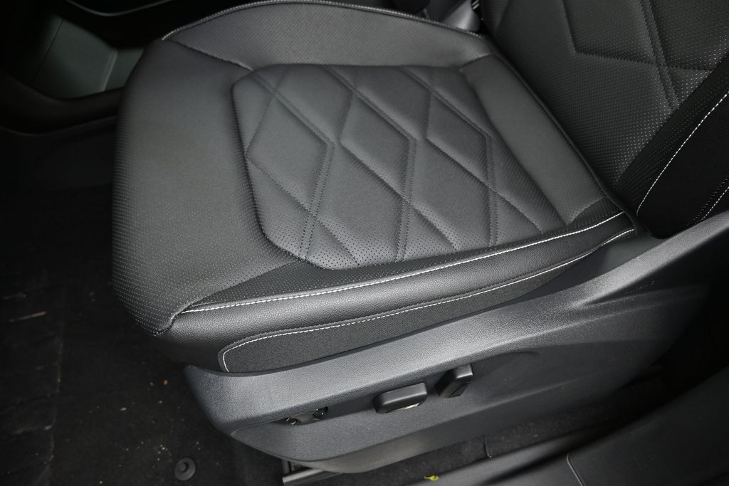 2026 Volkswagen Atlas SE w/Tech - Photo 23