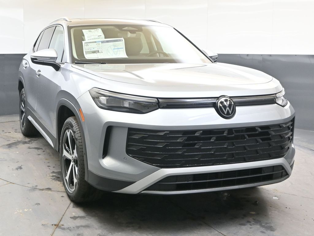 2026 Volkswagen Tiguan SE - Photo 8
