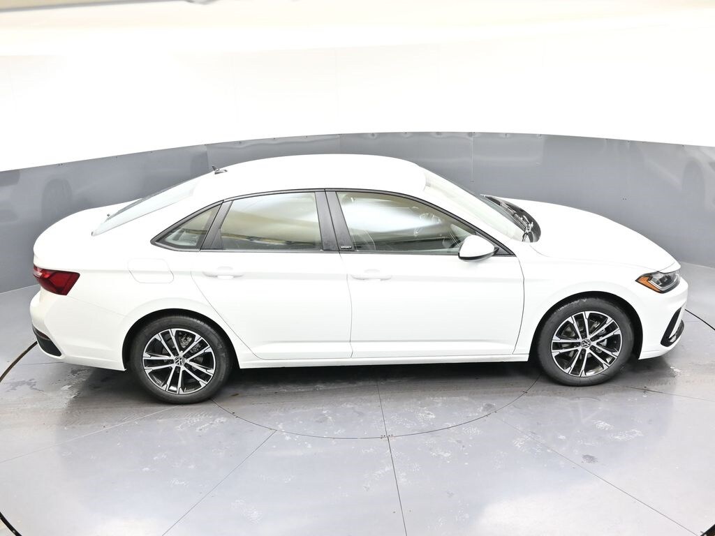 2026 Volkswagen Jetta Sport - Photo 42