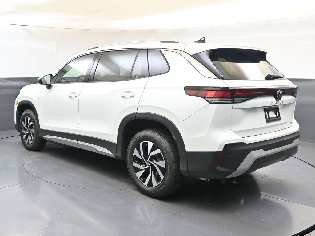 2025 Volkswagen Tiguan S photo 2