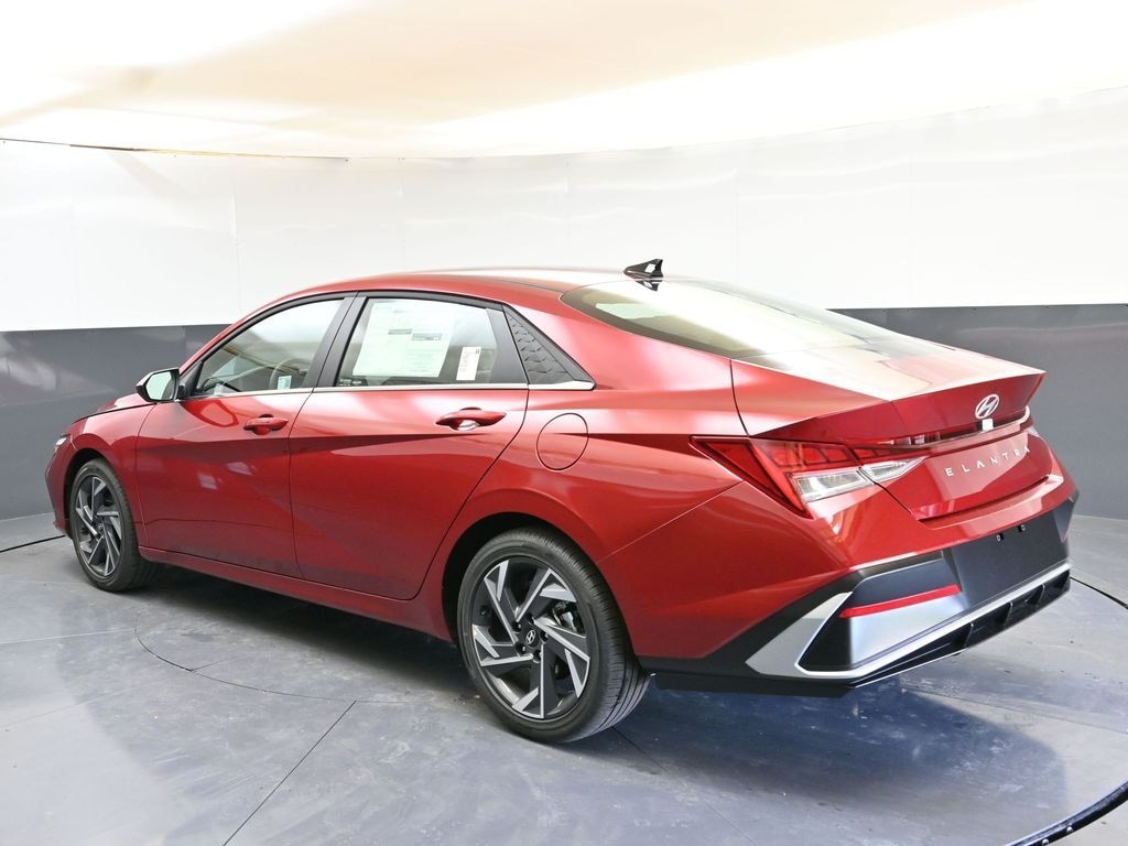 Used 2025 Hyundai Elantra SEL Convenience Sedan