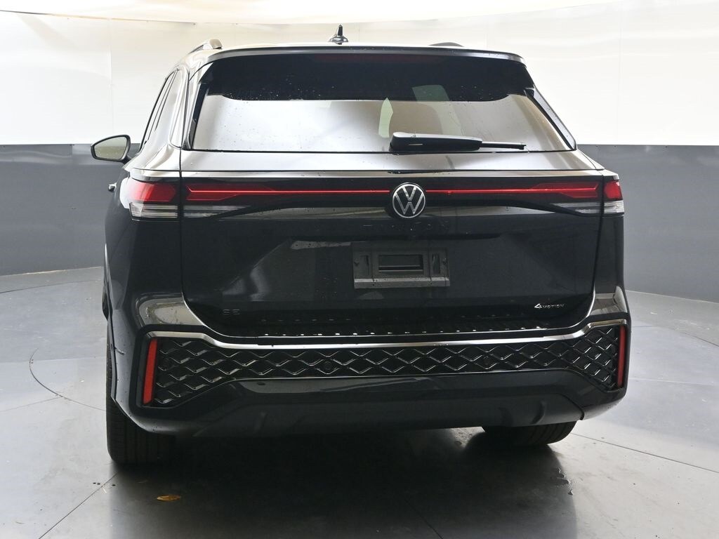 2026 Volkswagen Tiguan SE R-Line Black photo 4