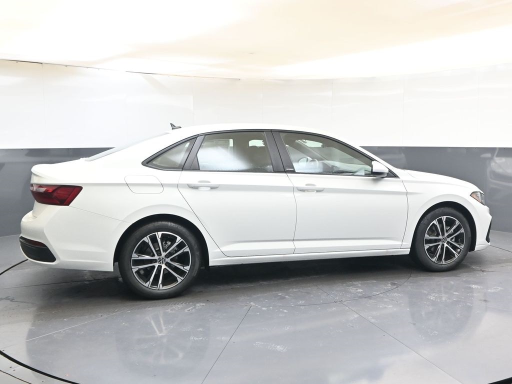 2026 Volkswagen Jetta Sport - Photo 6