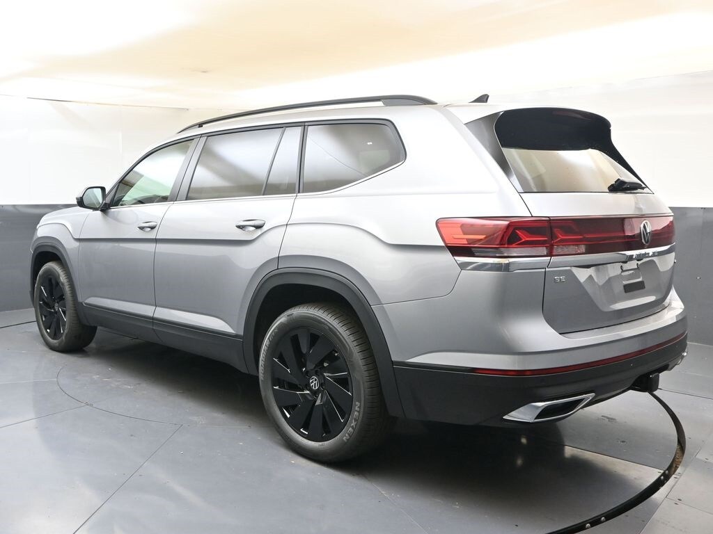 2026 Volkswagen Atlas SE Technology photo 2