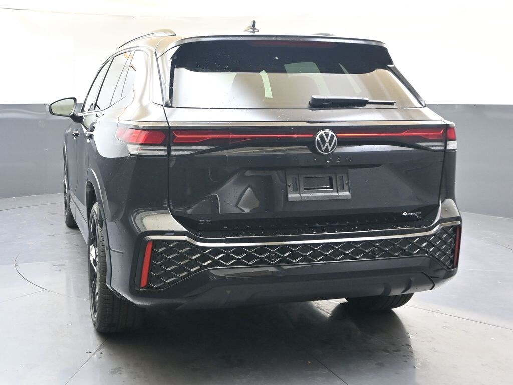 2026 Volkswagen Tiguan SE R-Line Black photo 4