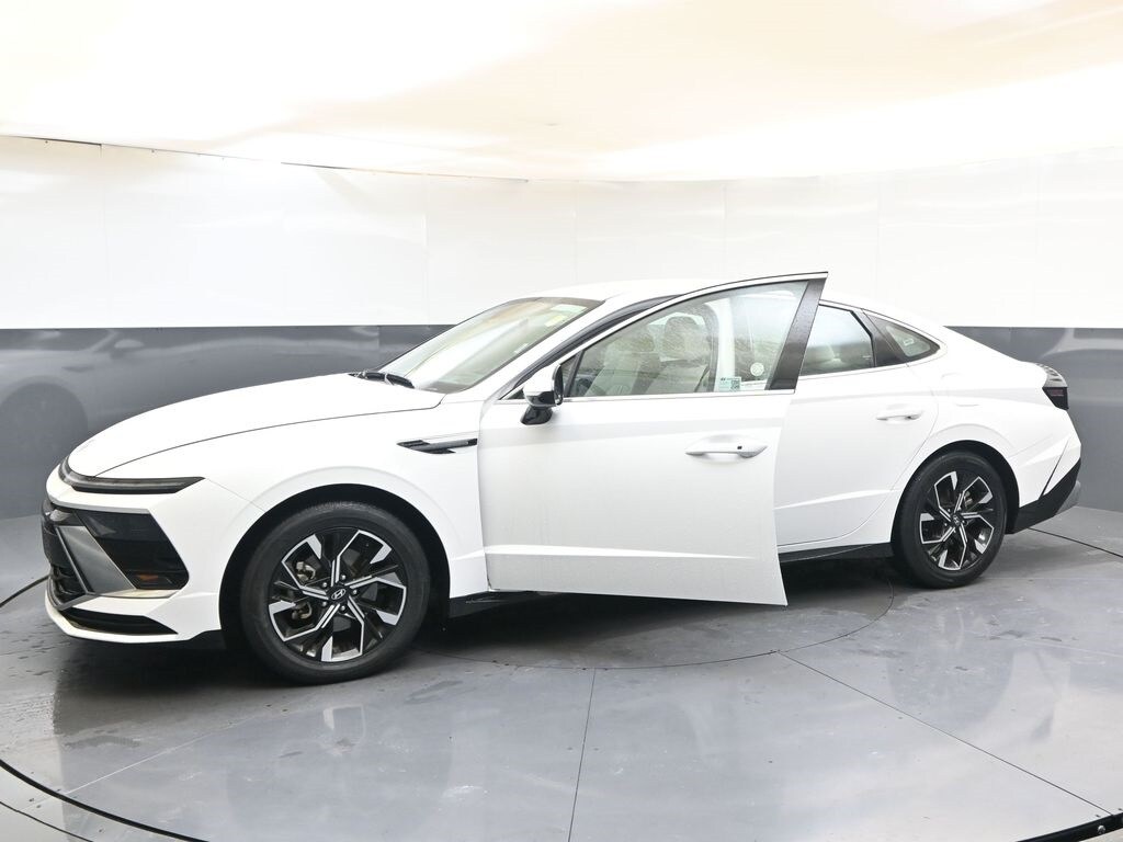 2024 Hyundai Sonata SEL photo 2