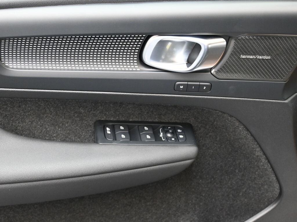 2026 Volvo XC40 Ultra Black Edition - Photo 21