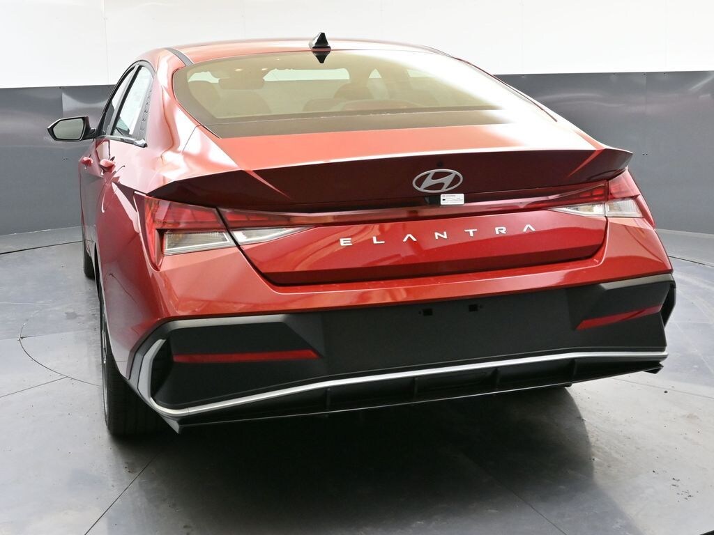 Used 2025 Hyundai Elantra SEL Convenience Sedan