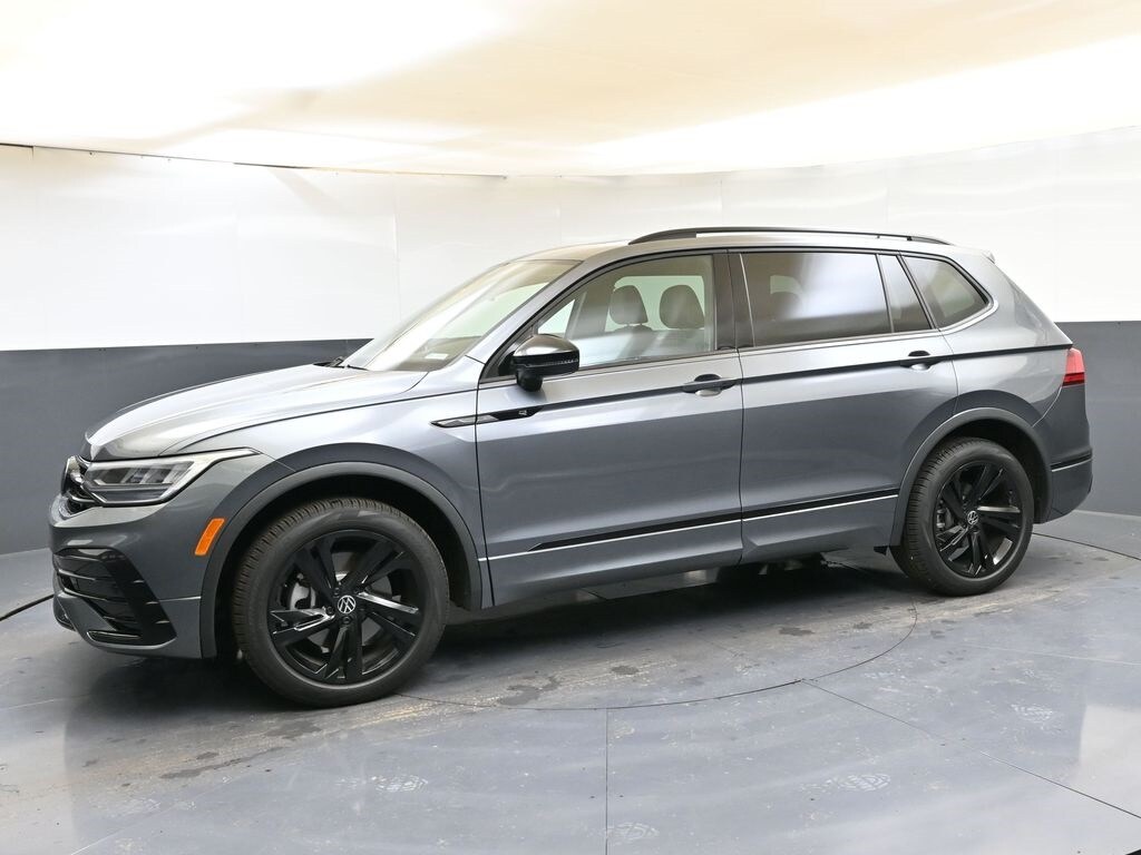 Used 2024 Volkswagen Tiguan SE R-LINE BLACK with VIN 3VV8B7AX6RM194045 for sale in Kalamazoo, MI