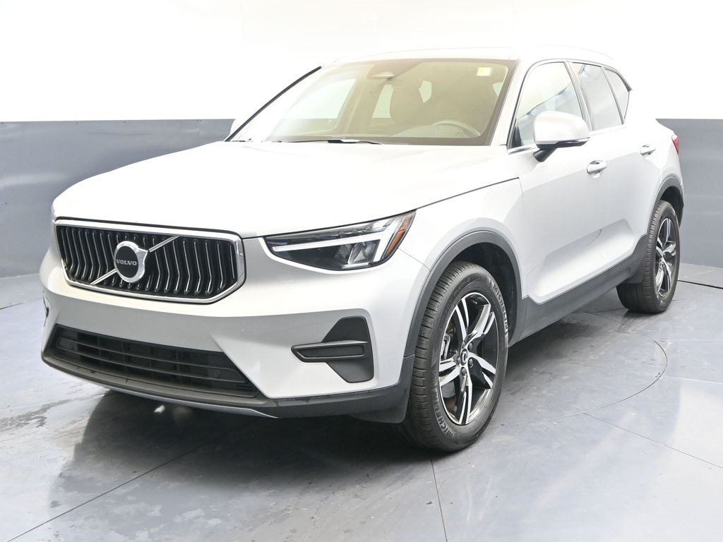 2025 Volvo XC40 SUV 