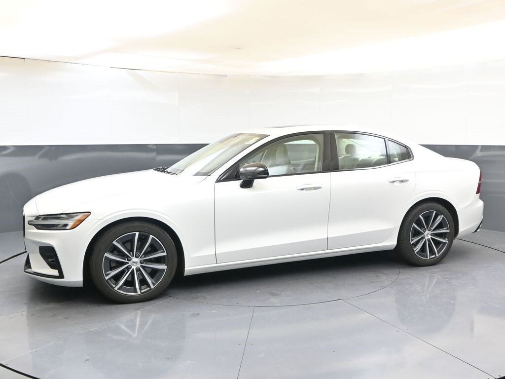 2021 Volvo S60 T5 Momentum photo 2