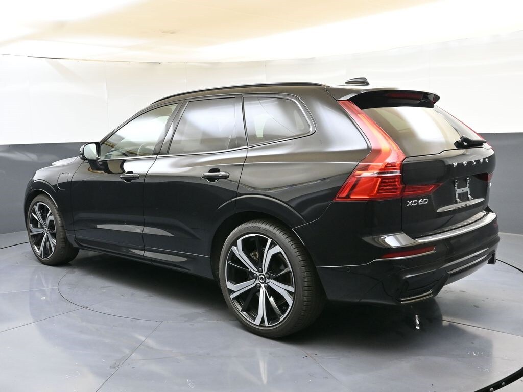 2025 Volvo XC60 T8 photo 3