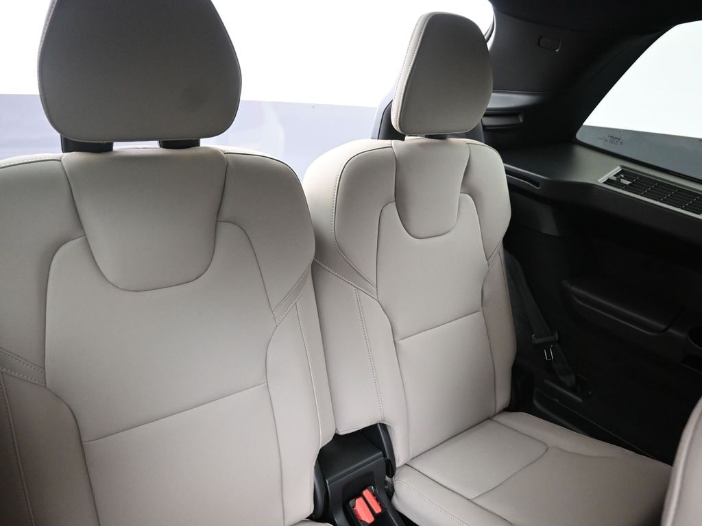 2026 Volvo XC90 Plus - Photo 17