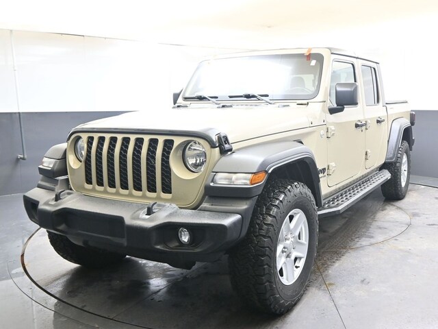 Featured Used 2020 Jeep Gladiator Sport Truck Crew Cab for Sale in Kalamazoo, MI