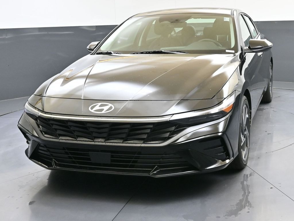 Used 2025 Hyundai Elantra Limited Sedan
