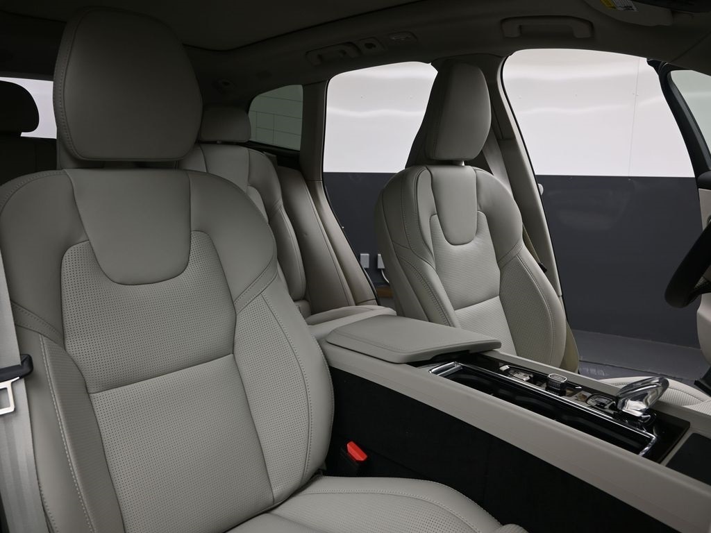 2026 Volvo XC60 Ultra - Photo 13