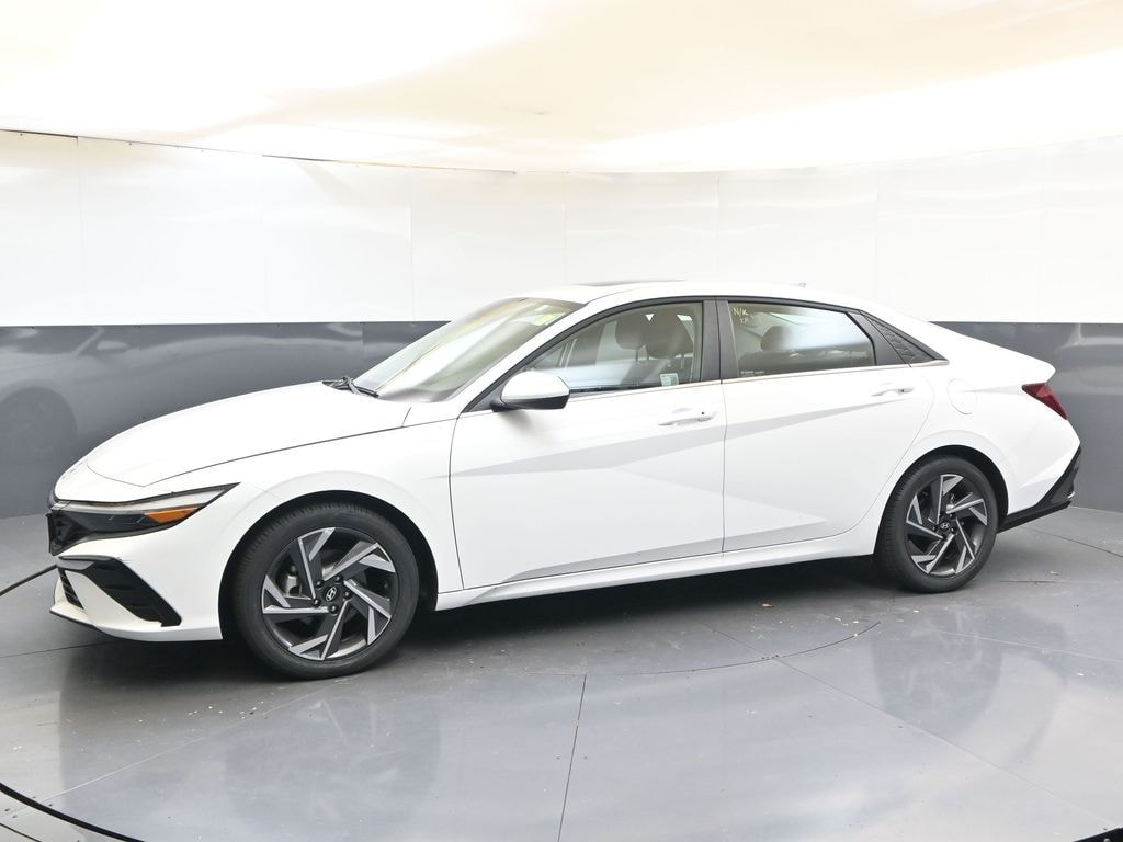 Used 2025 Hyundai Elantra SEL Convenience Sedan