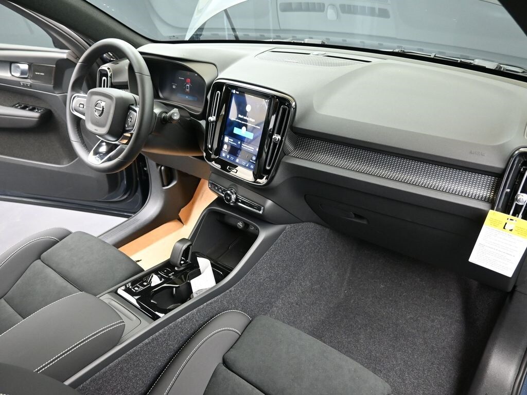 2026 Volvo XC40 Ultra Black Edition - Photo 12
