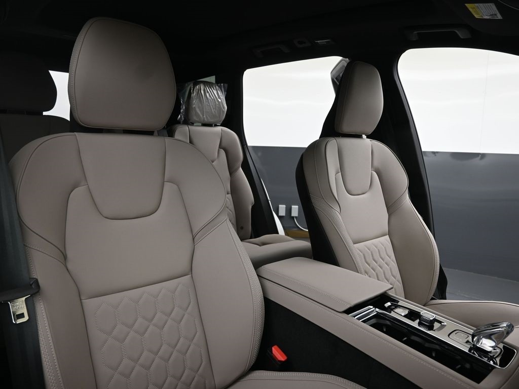 2026 Volvo XC90 Plus - Photo 13