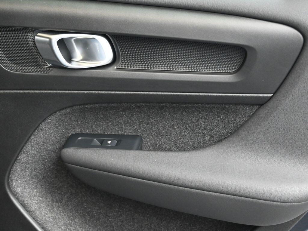 2026 Volvo XC40 Ultra Black Edition - Photo 14