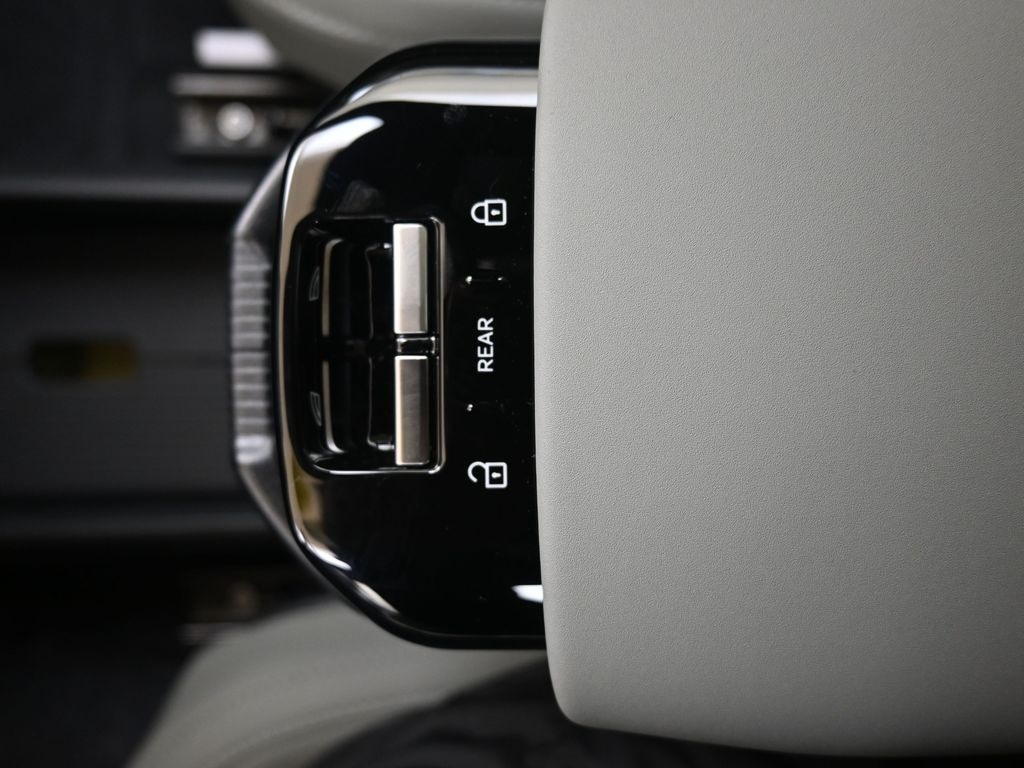2026 Volvo EX30 Ultra - Photo 28
