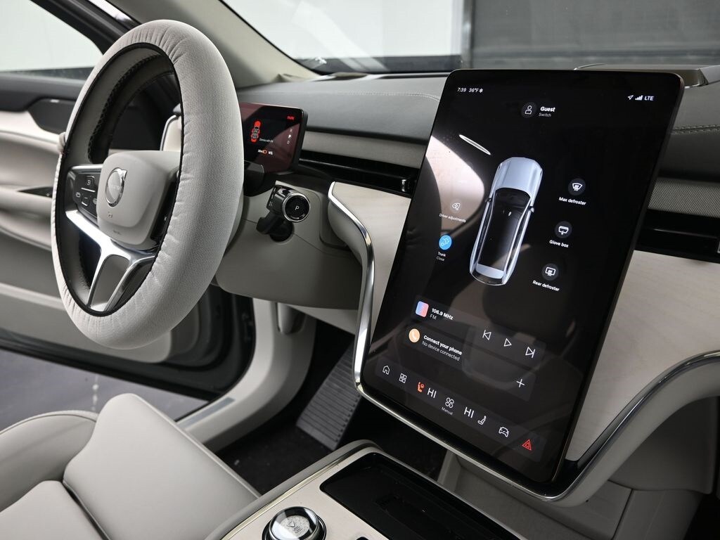 2025 Volvo EX90 Ultra - Photo 13