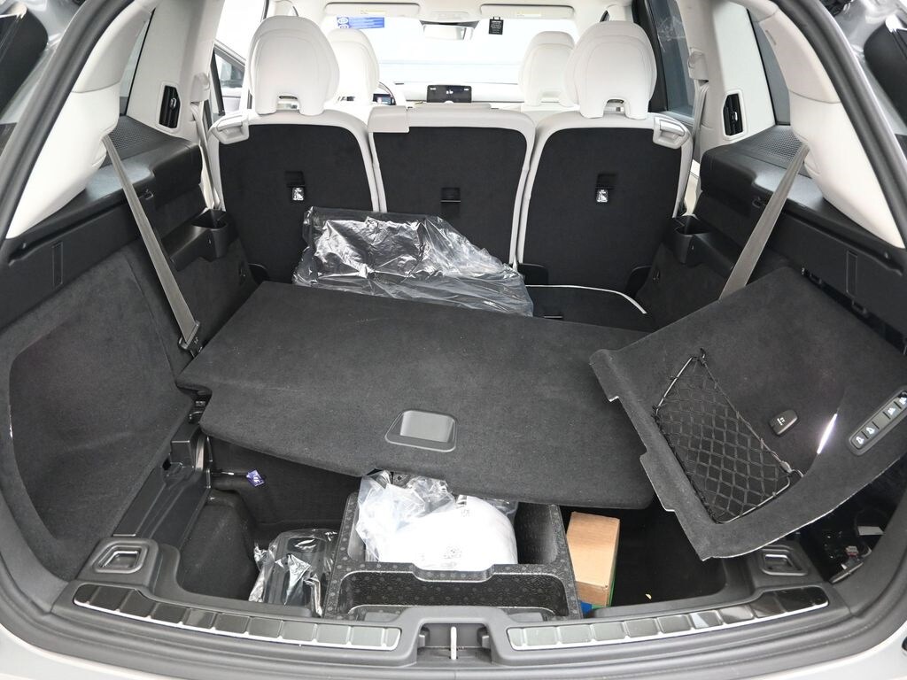 2025 Volvo EX90 Ultra - Photo 18