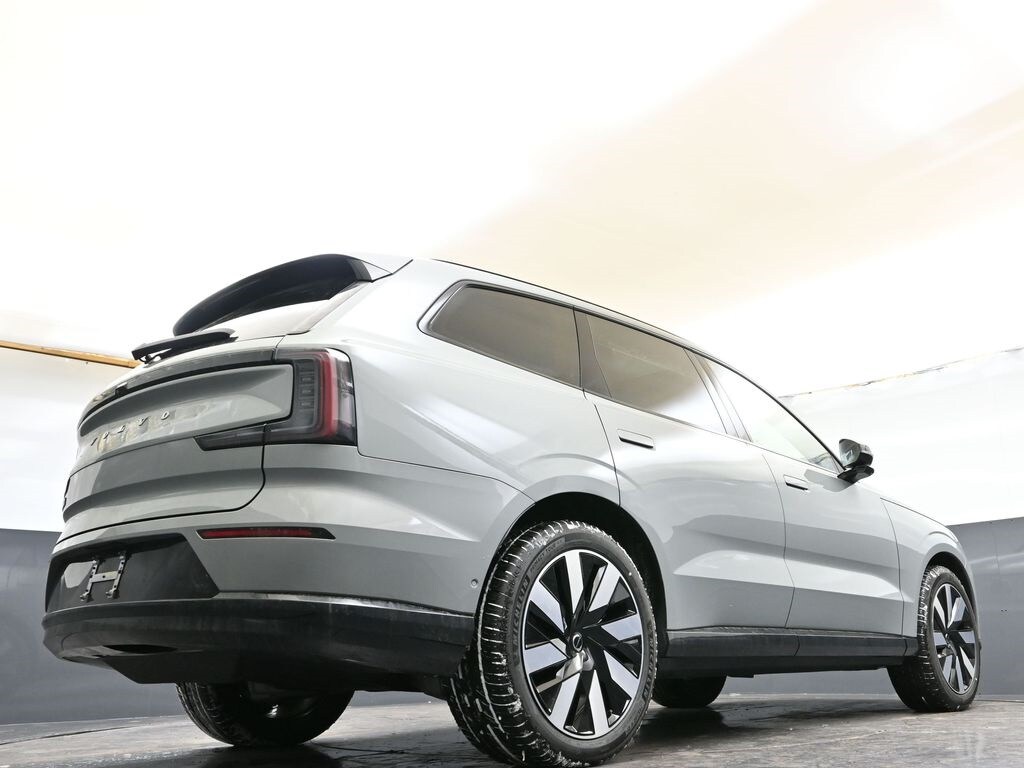 2025 Volvo EX90 Ultra - Photo 32